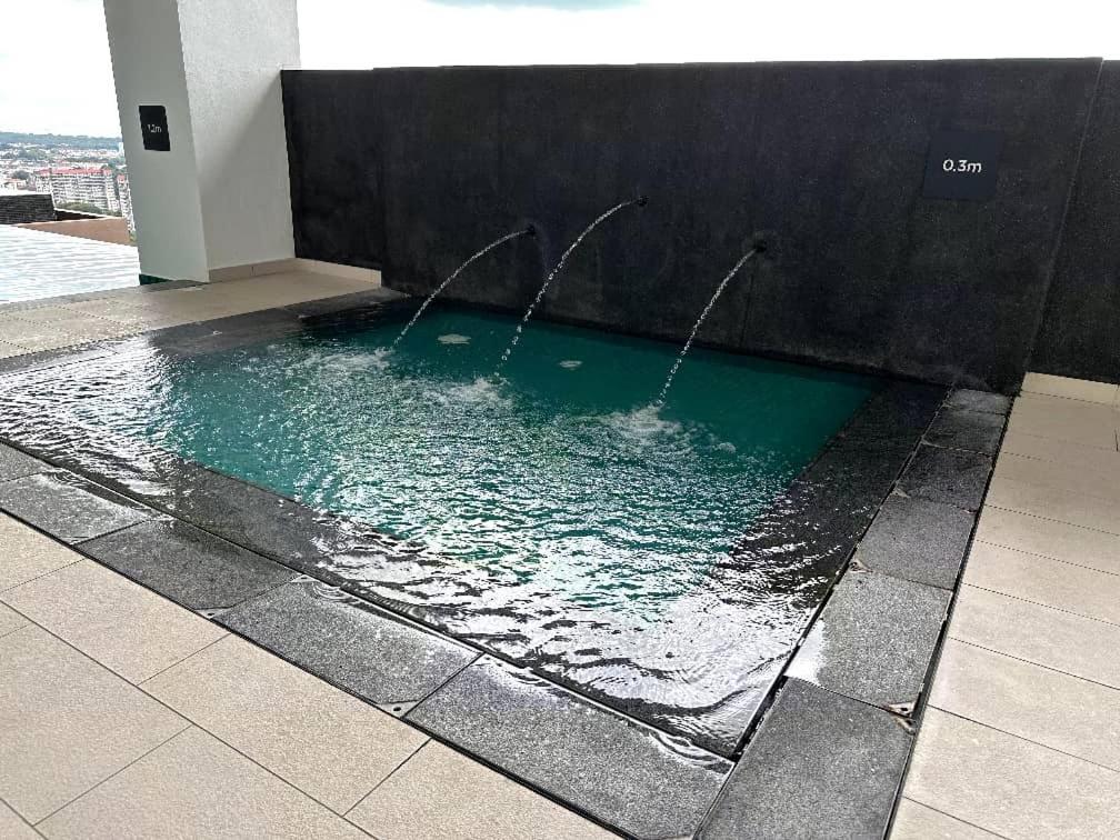 The Apple Premier Condo Three Bedroom In Melaka エクステリア 写真