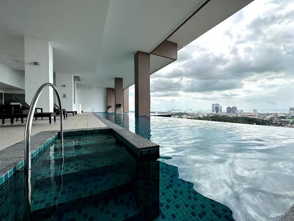 The Apple Premier Condo Three Bedroom In Melaka エクステリア 写真