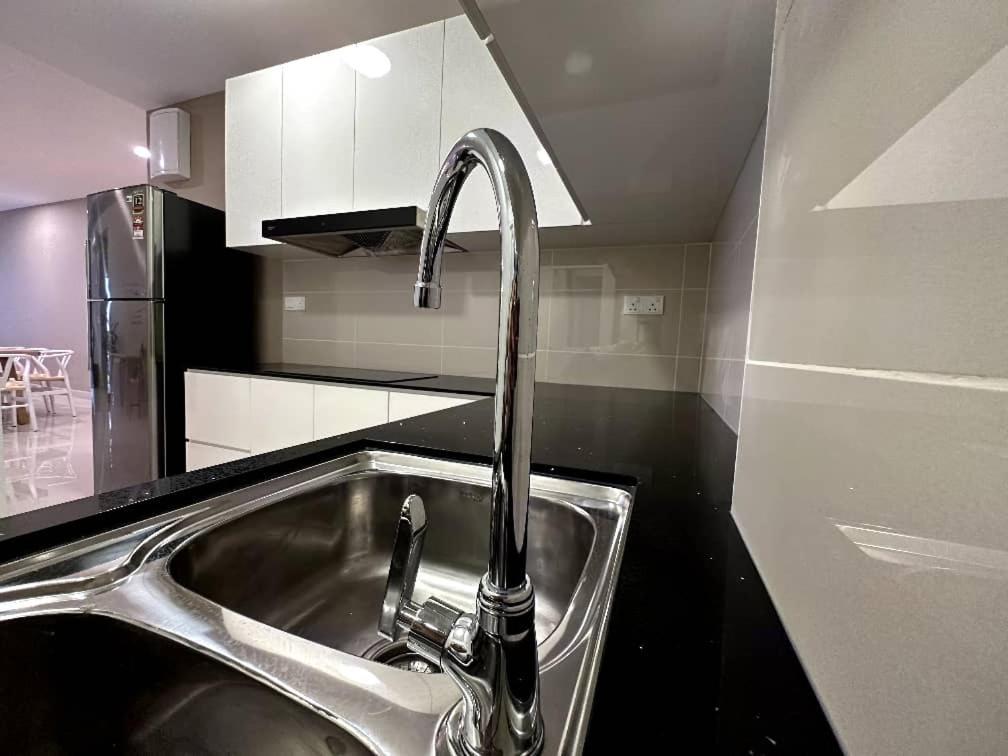 The Apple Premier Condo Three Bedroom In Melaka エクステリア 写真