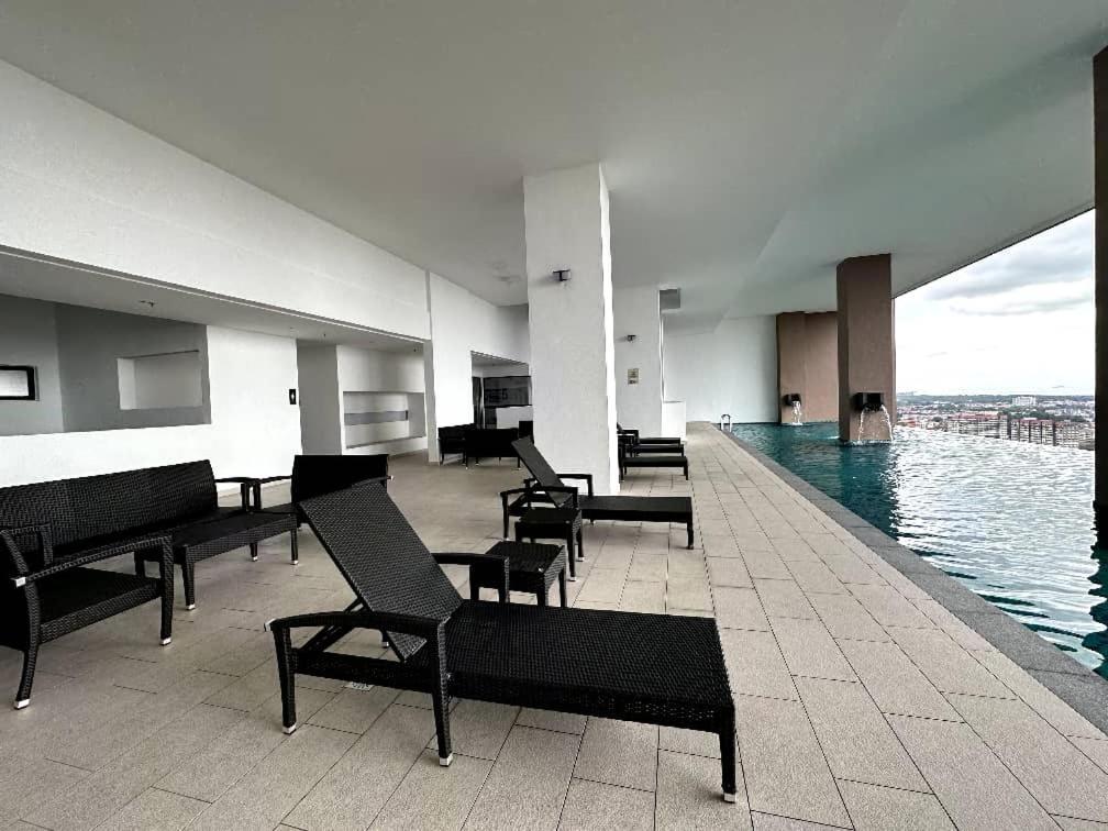 The Apple Premier Condo Three Bedroom In Melaka エクステリア 写真